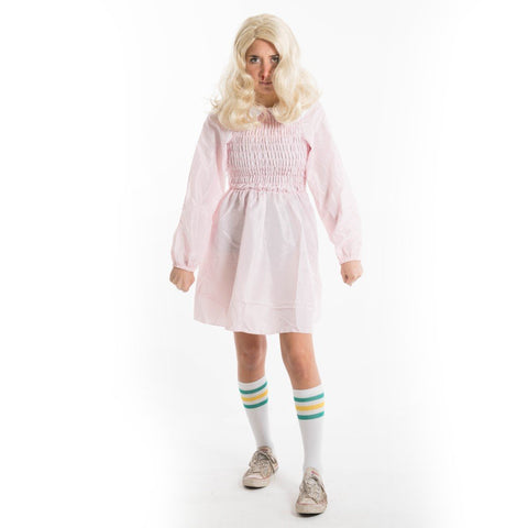 Robe rose d'Eleven dans Stranger