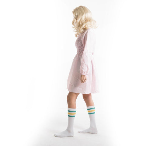 Robe rose d'Eleven dans Stranger